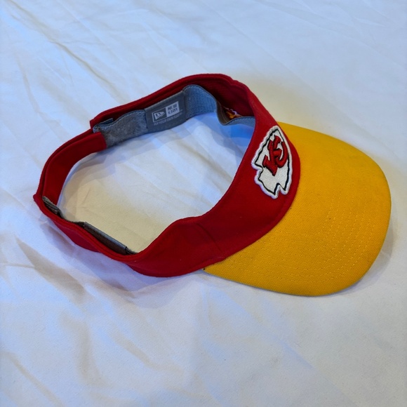 Kansas City Chiefs NFL Adjustable Red & Yellow Visor Hat – New Era - Picture 3 of 7